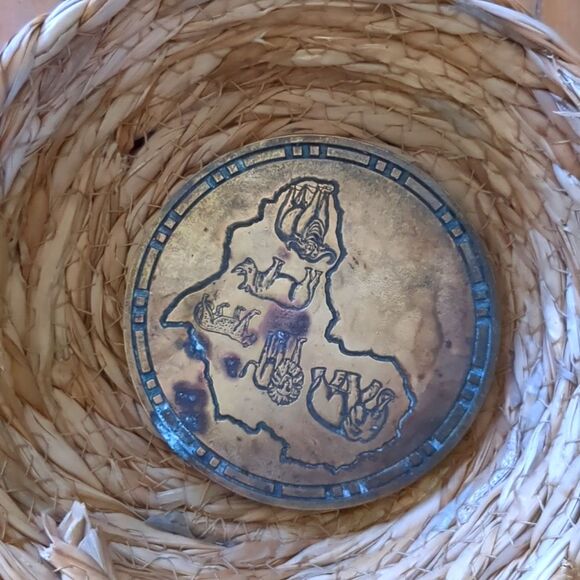Vintage - Set of 5 - Brass African Themed  Holders/Coasters Basket Holder - Picture 2 of 9